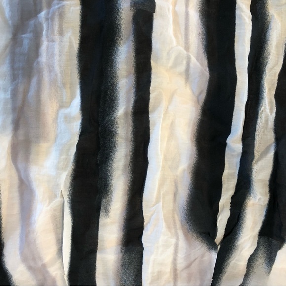 Veronika Maine Size 16 (would fit 14) brushstroke blouse - Picture 4 of 5